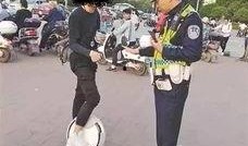独轮车警察在线观看,街头巡逻新风尚